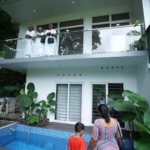 Holiday home Ultra Modern Glass House With Large Swimming Pool And Garden